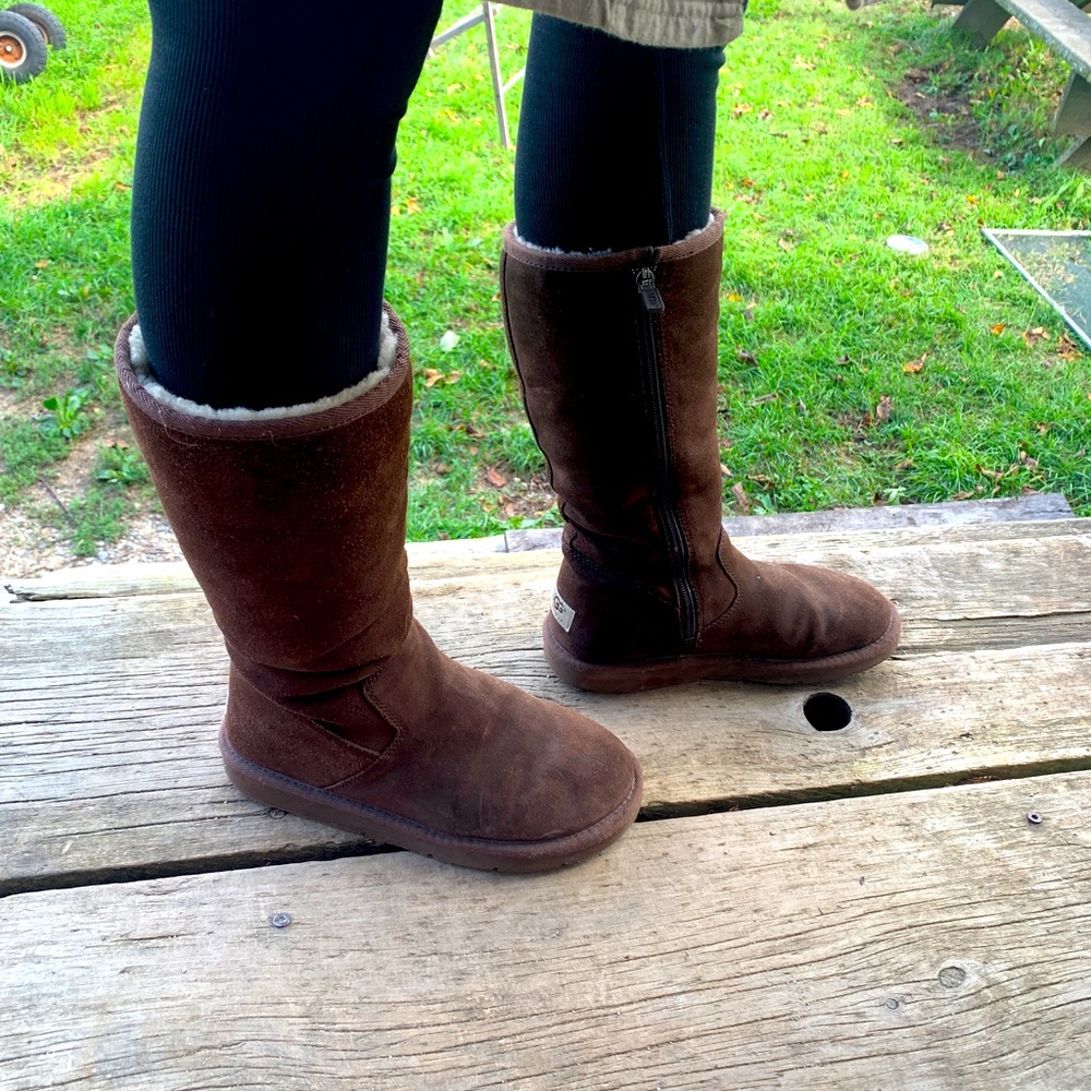 Ugh boots brown suede